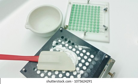 Capsules Compounding In The Pharmacy Laboratory