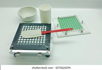 Capsules Compounding In The Pharmacy Laboratory