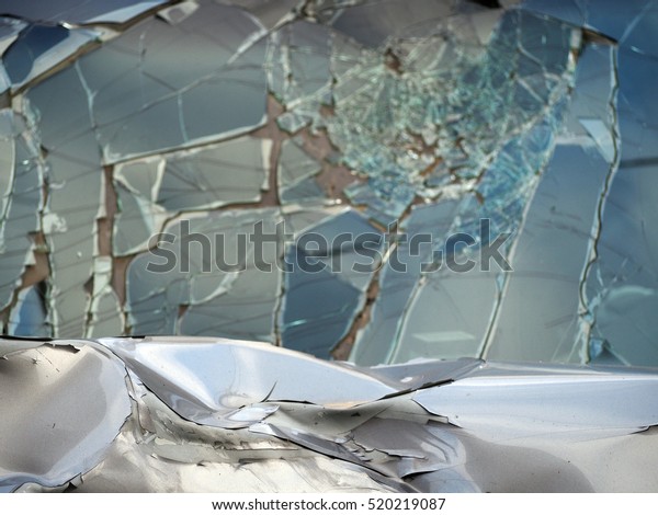 car accident, broken car\
windshield