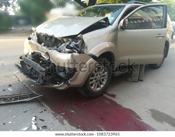 \
Car accident of Fortuner\
at the scene between the city Oil filled the road. Agreed with\
insurance.