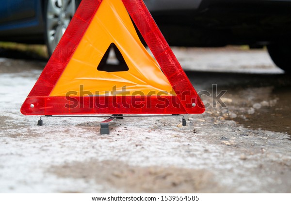 Car
accident. Installation of an emergency
sign.