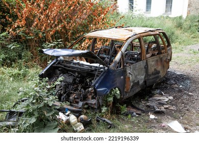 Car After A Fire. Burnt Rusty Car After Fire Or Accident. Car After The Fire, Crime Of Vandalism, Riots. Arson Car. Accident On The Road Due To Speeding. Explosion.