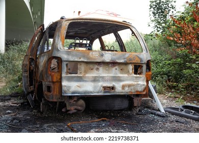 Car After A Fire. Burnt Rusty Car After Fire Or Accident. Car After The Fire, Crime Of Vandalism, Riots. Arson Car. Accident On The Road Due To Speeding. Explosion.