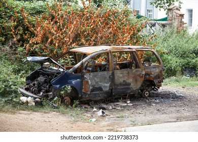 Car After A Fire. Burnt Rusty Car After Fire Or Accident. Car After The Fire, Crime Of Vandalism, Riots. Arson Car. Accident On The Road Due To Speeding. Explosion.