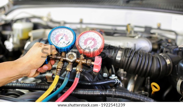 Car air conditioner check\
service, leak detection, fill refrigerant.Device and meter liquid\
cooling in the car by specialist\
technicians.