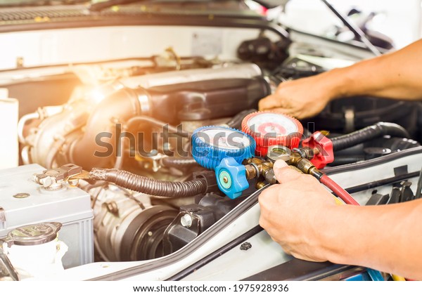 Car air conditioner check\
service, leak detection, fill refrigerant.Device and meter liquid\
cooling in the car by specialist\
technicians.	