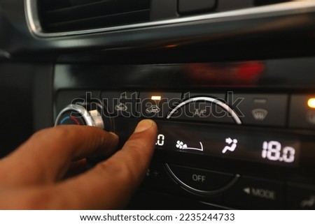The car air conditioner is set to external ventilation.  the driver presses a button to adjust the air source from outside the car