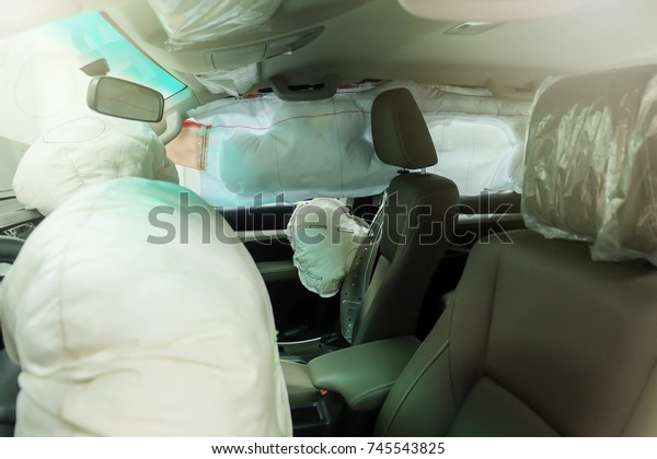 Car Airbag Demonstration, Surround\
air bag in vehicle is New Technology for safe human\
life