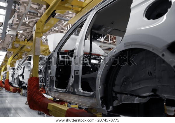 Car assembly line\
at an innovative factory