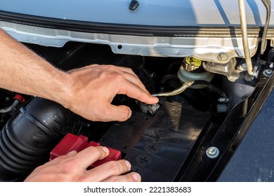 Car battery is defective in the car