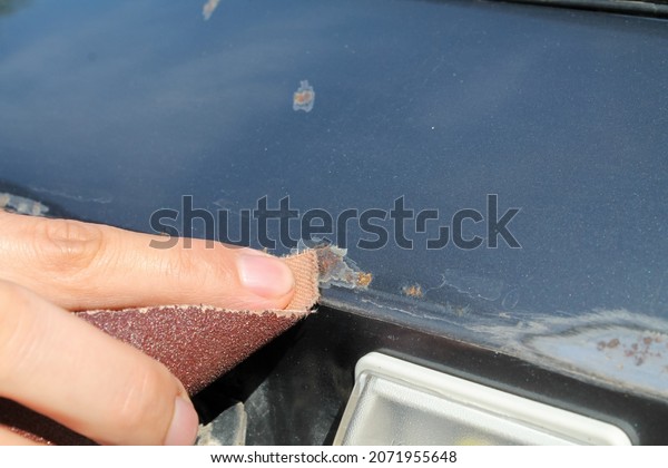 Car body repair with your own hands. Step 1.\
Removing rust stains with\
sandpaper.