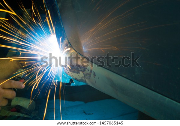 car body wing welding\
in the workshop