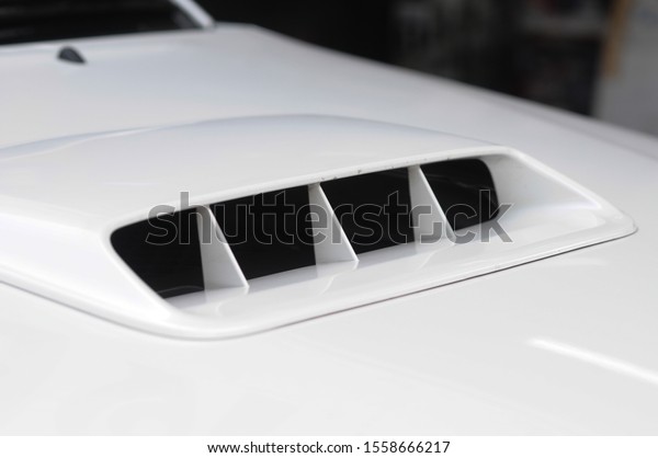 Car bonnet white car\
vent