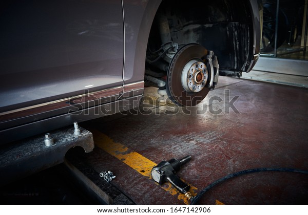 Car brake\
disk and tyre change at a car repair\
shop