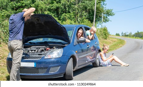 Car Brake Down On Summer Holiday With Family.