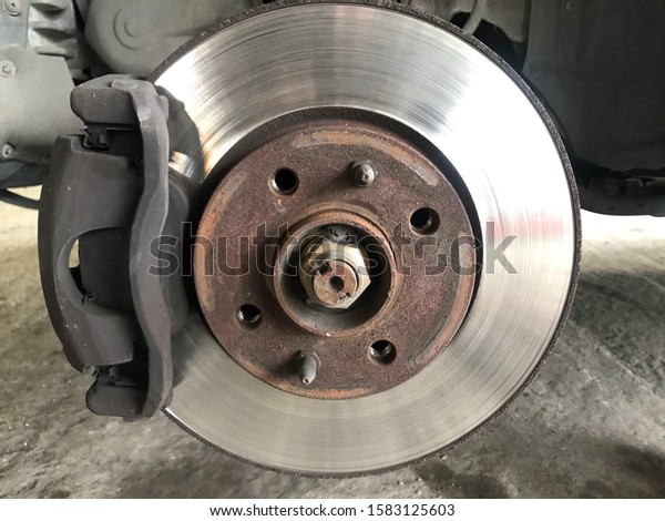 car brake pad and brake\
disc