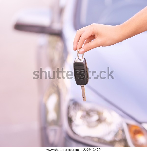 Car buy key. New rent\
automobile owner.