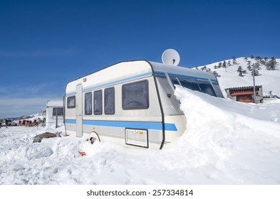 Car Caravan Trailer In The Snow - Winter Holidays, Sports Events On The Ice