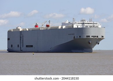 The car carrier Dalian Highway will leave the port of Emden on July 17, 2021.