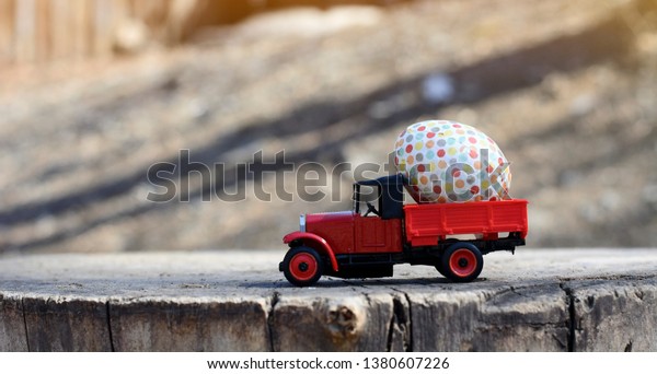 car carrying Easter\
egg