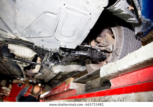 Car\
chassis inspection under car checking a\
chassis
