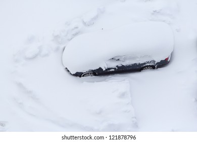 Car covered with a thick layer of snow