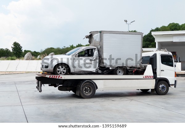 car crash accident on car Towing Truck . And\
moving to the truck for repair\
.