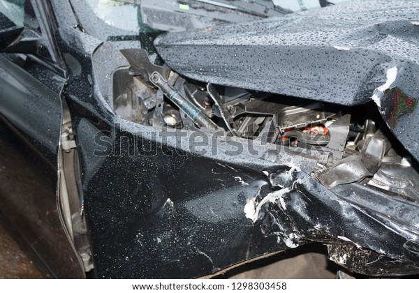 Car crash /\
Vehicle damage; Head on\
crash.