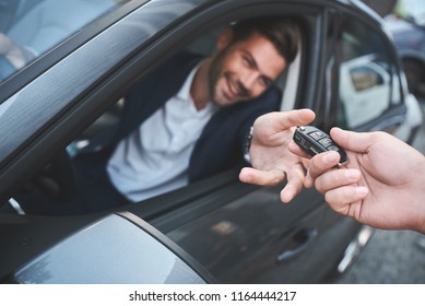 15,680 Car receiving Images, Stock Photos & Vectors | Shutterstock