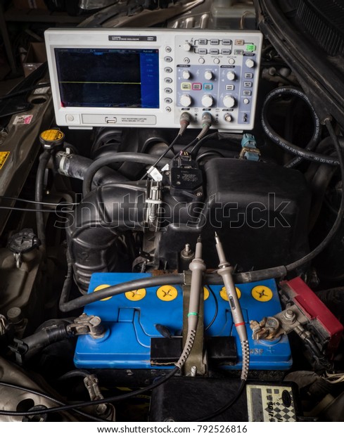 car\
diagnostic: connect the oscilloscope to the\
engine