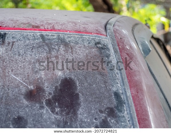 car with dirt And dirt on the\
surface of the car paint and car glass, the concept of car\
care.