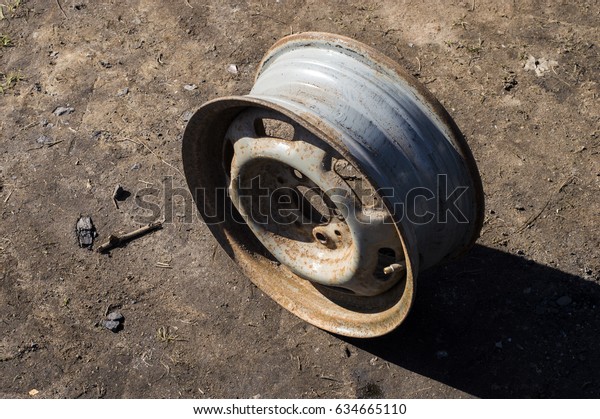 Car disk old\
rust