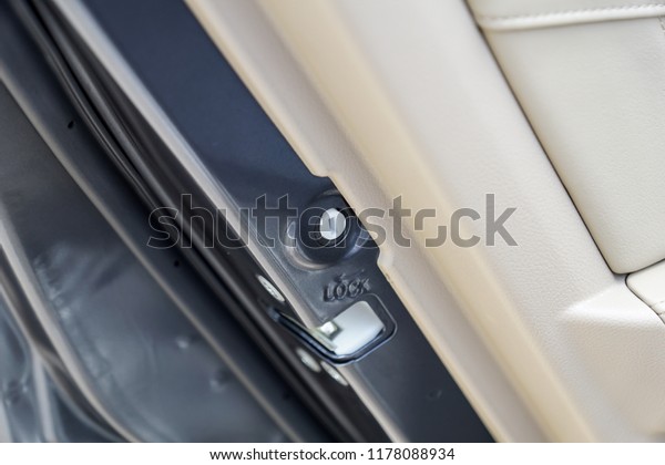 Car door baby\
lock