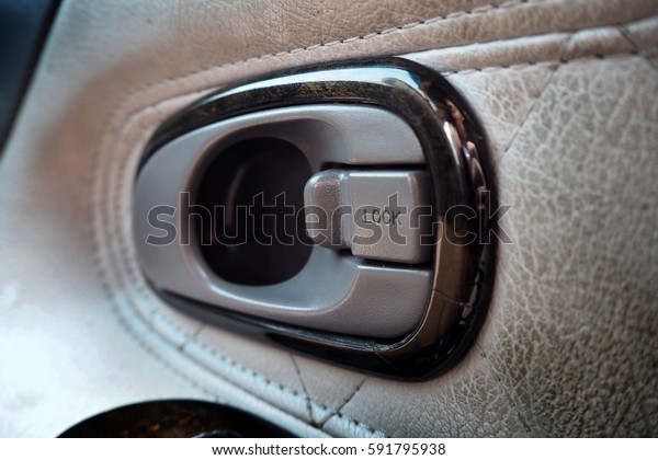 car door open\
with lock switch save your\
life
