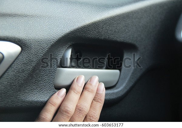car door opening\
handle\
\
