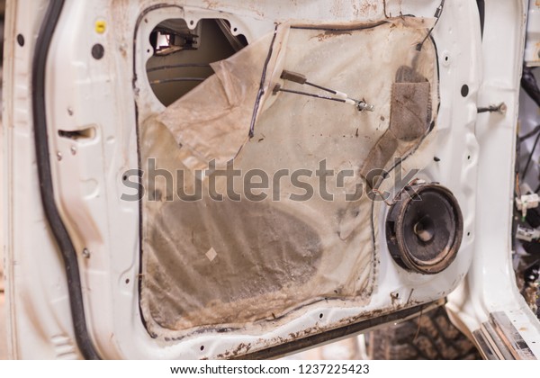 Car Door\
Repair