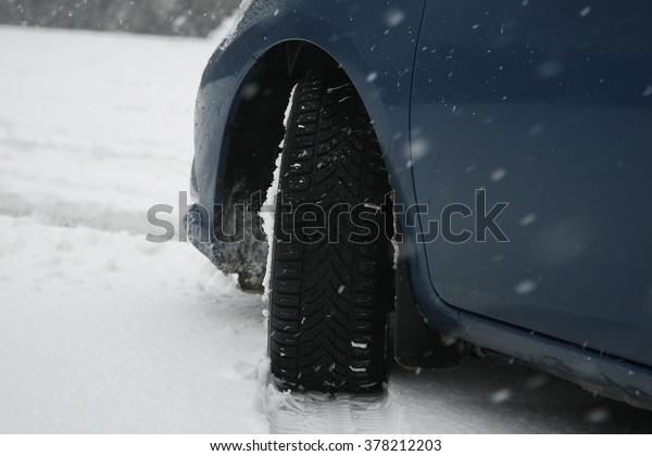 car driving in forest\
with much snow\
