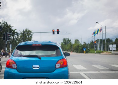 car engine stopped at red light