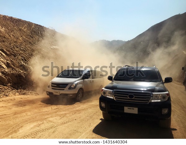 \
Car and dust on the\
mountain\
