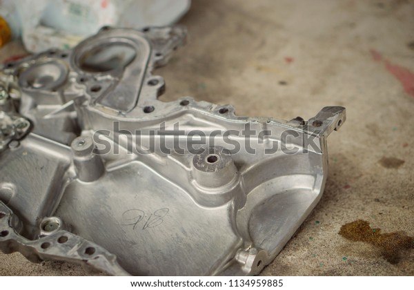 Car engine\
part, concept of modern vehicle motor and cut metal car engine part\
details.Chain and bolt.Close\
upใ
