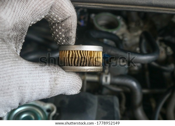 \
The car filter gas very dirty.The car\
filter gas need to be maintenance.\
