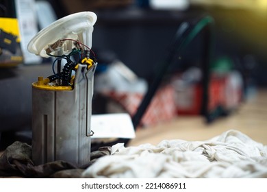 Car Fuel Pump Repair, Mechanism Disassembly.