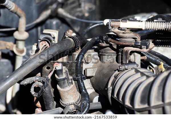 Car
gas equipment. Connection of methane gas injectors to the intake
manifold of an automobile internal combustion
engine