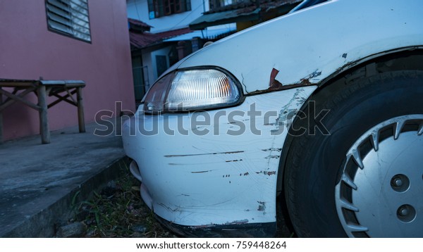Car head with a\
scratch