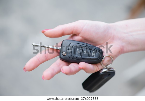 car key woman\
hand