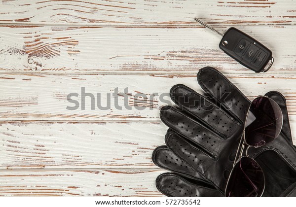 Car keys and driving\
gloves
