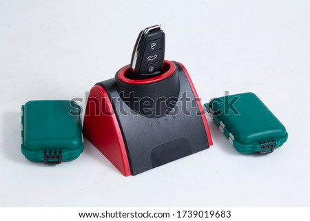 Car keys, manufacturing. Chips, programming. Equipment for making car keys.