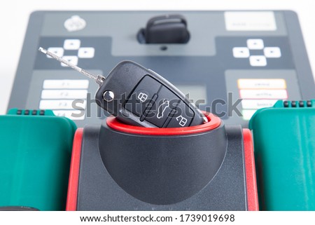 Car keys, manufacturing. Chips, programming. Equipment for making car keys.