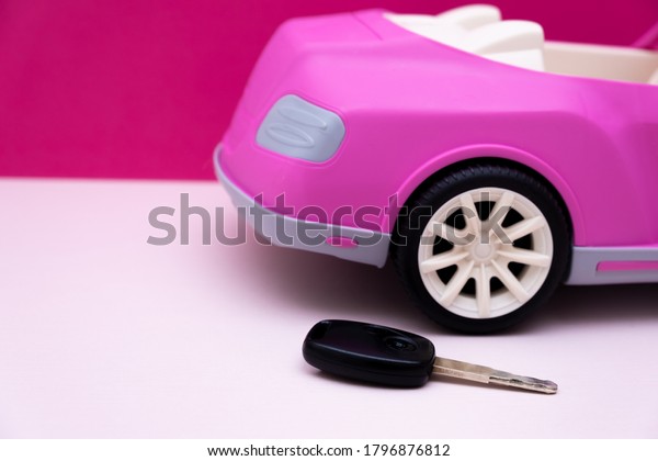 Car keys and pink car mockup. Concept of\
car sale, car rental. High quality\
photo