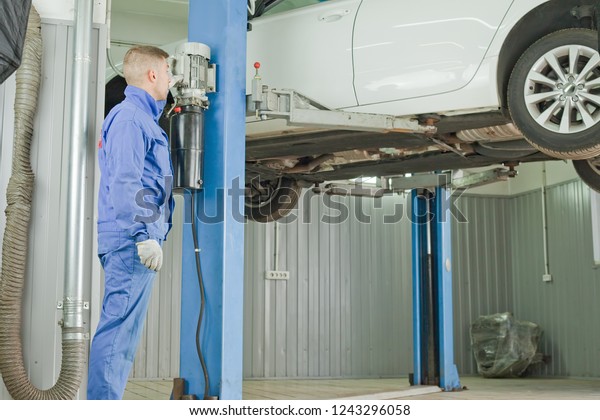 The car is\
lifted on the lift for\
diagnosis.